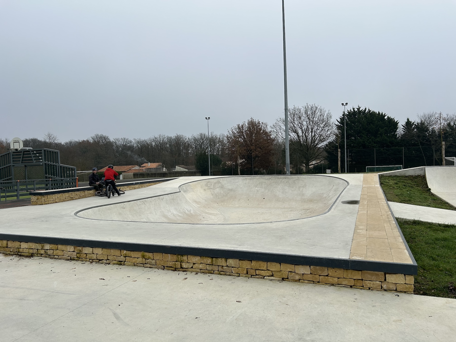 Fontaine-le-Comte skatepark